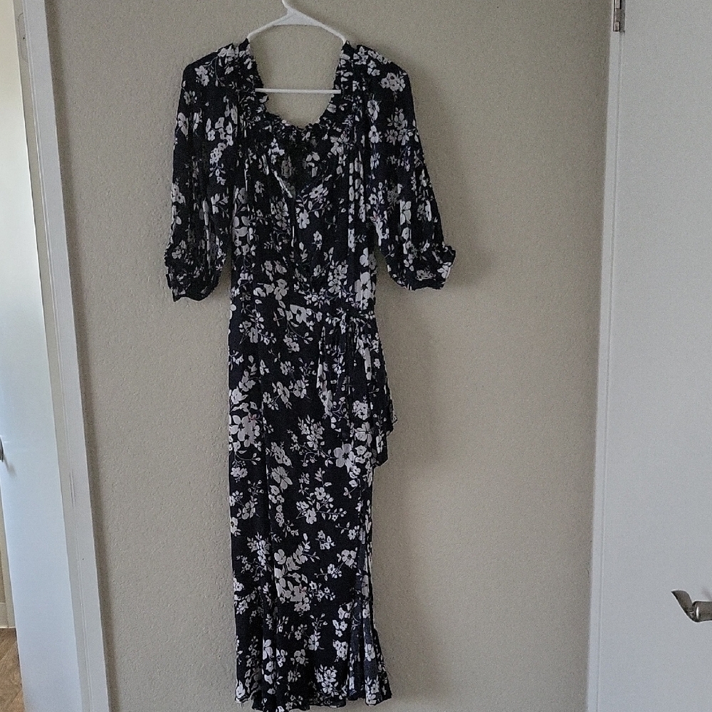 Vici Navy and White Floral Quarter Sleeve Dress